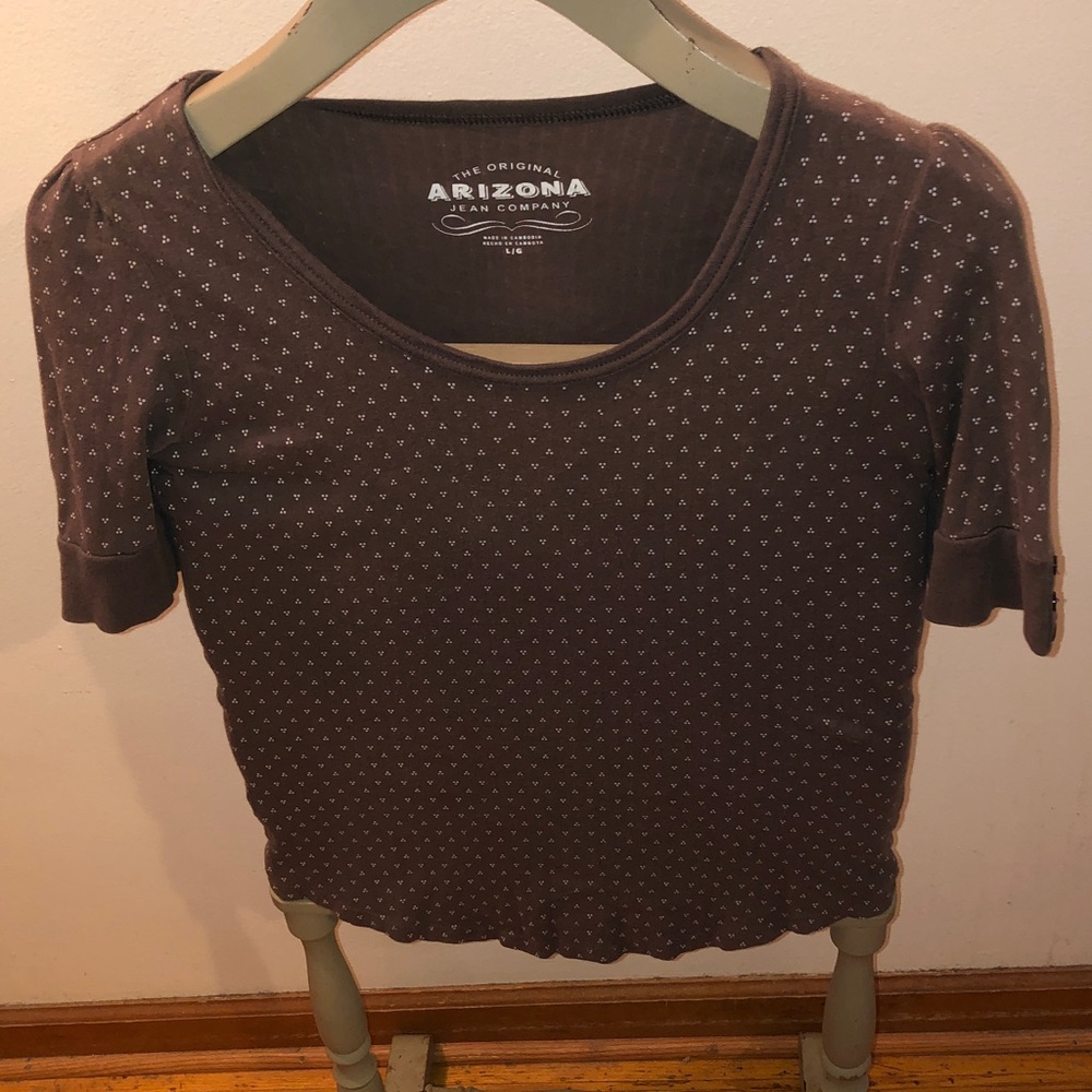 Arizona Jean Company Brown Short Sleeve Scoop Neck Top with Micro Dot Print